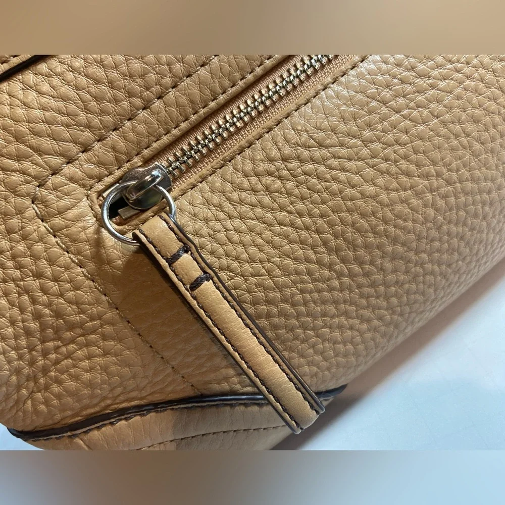 Coach~Vintage~Madison~Tan~Soft
Pebbled Leather~Shoulder Bag~Top Zipper Closure - Picture 8 of 14